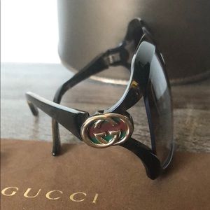 Authentic Gucci sunglasses-Classic gold Gucci logo